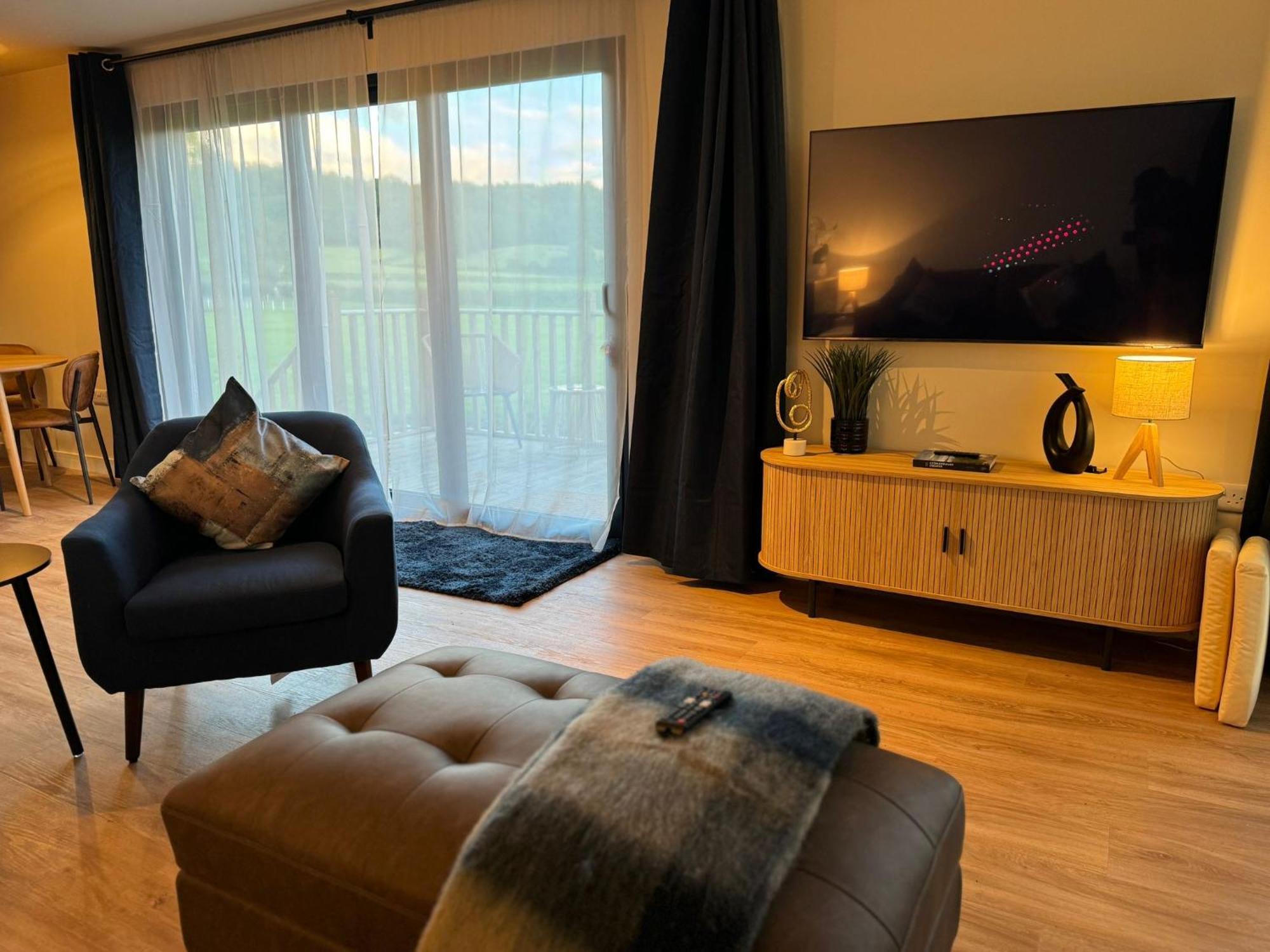 Unbox At Poplar Tree Vila Durham Exterior foto