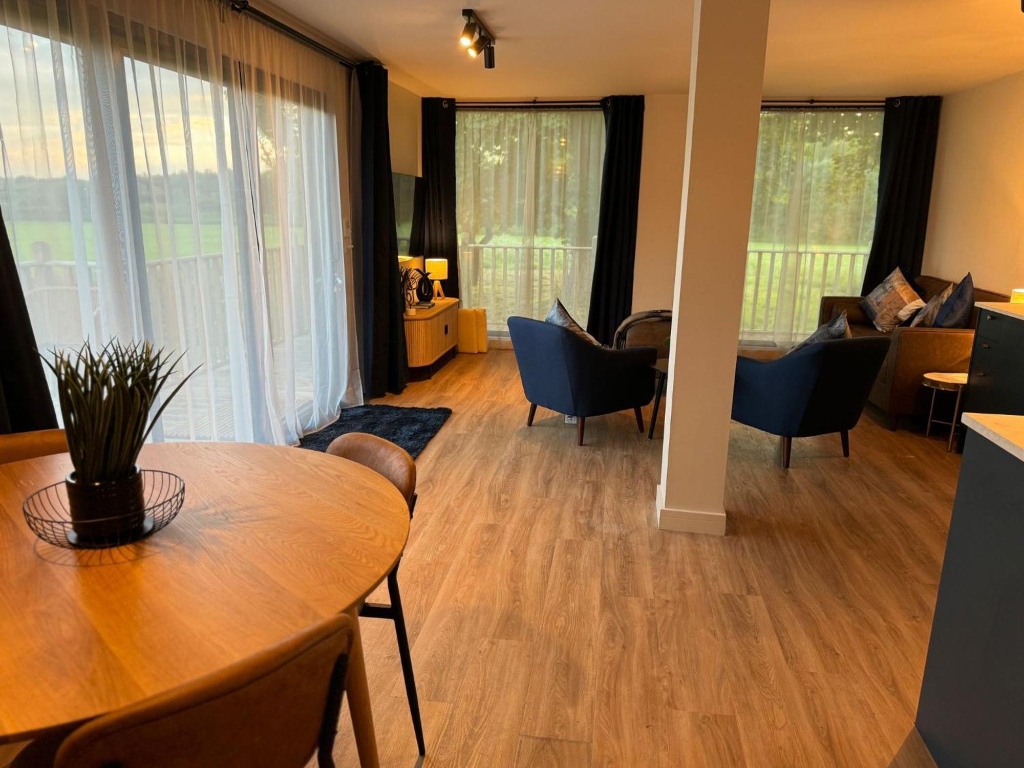 Unbox At Poplar Tree Vila Durham Exterior foto